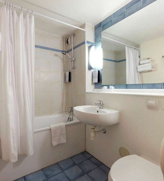 détail sanitaires Campanile Cuincy Douai