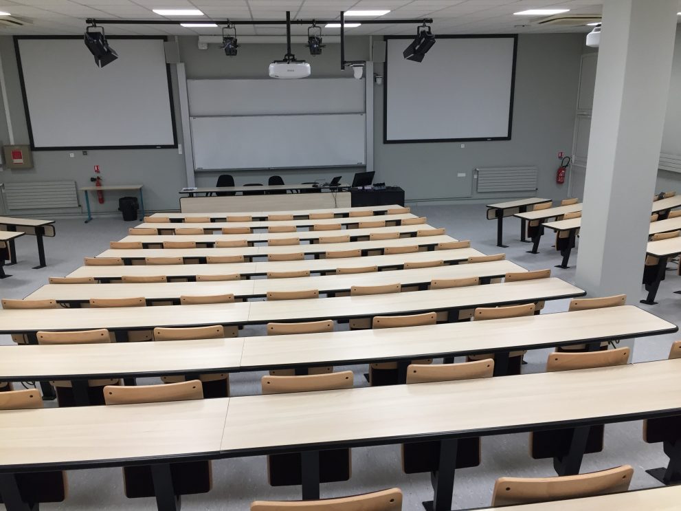 AMPHI 401