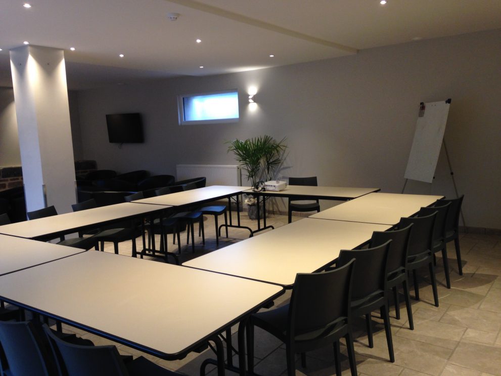 Aménagement en U salle 20 pers gite le Colombier