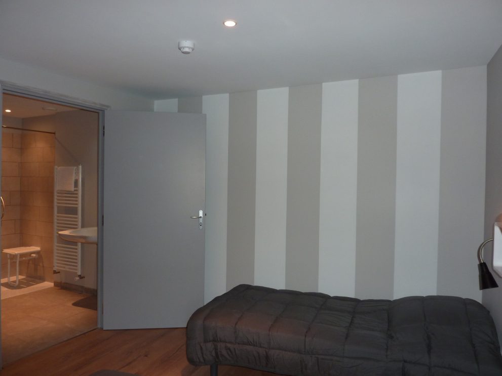 chambre prévue pour le handicap au gite le Colombier