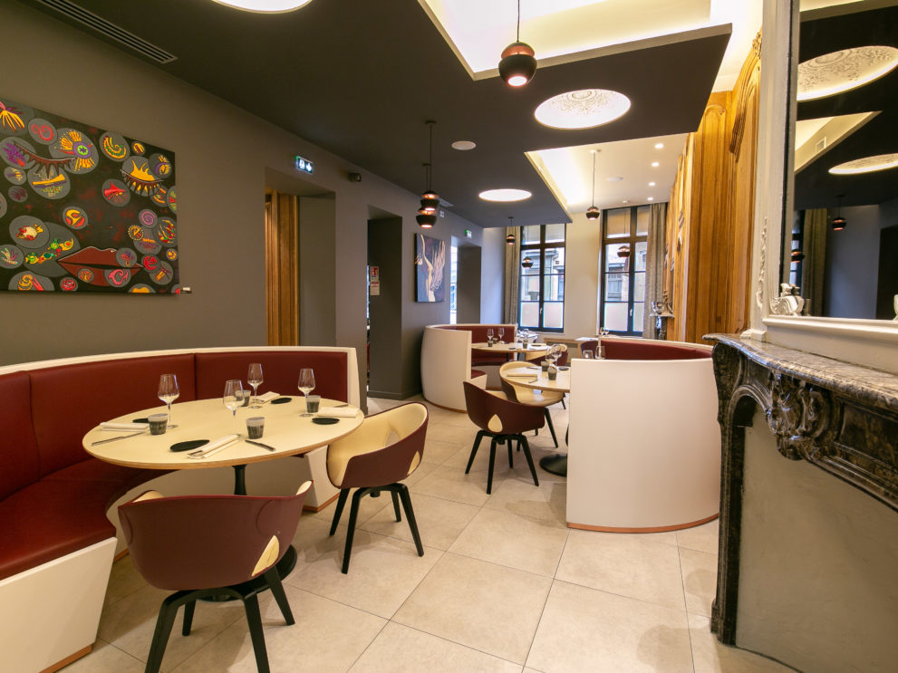 Salle Principale TABLE DES ECHEVINS