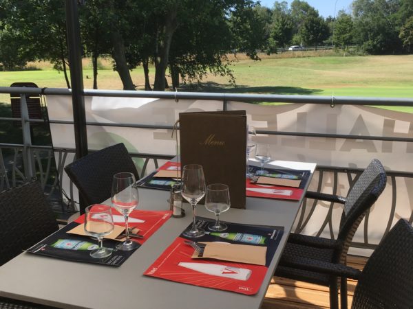 table vue sur golf