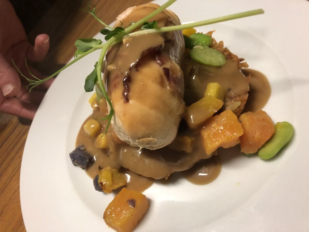 Ballotine de volaille sur son rapé de pomme de terre