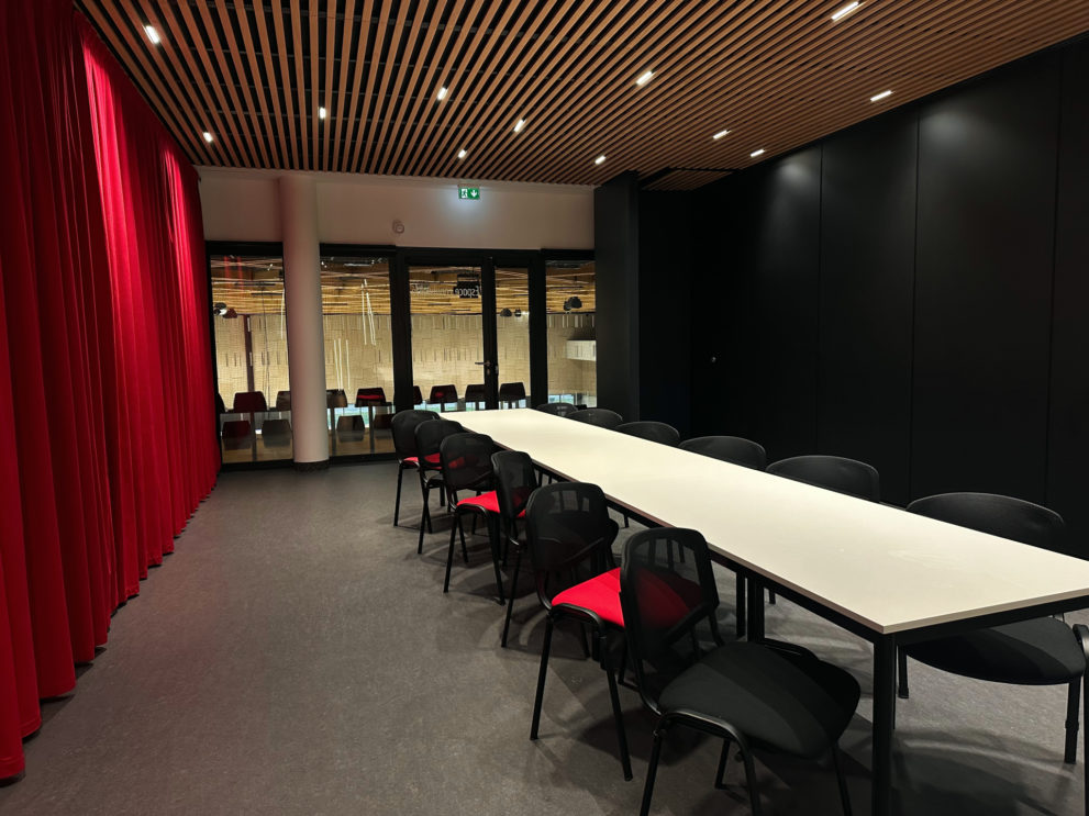 Salle de réunion - Polarys, la patinoire du Douaisis - Sin-le-Noble - Nord - France (c)Polarys-VertMarine (3)