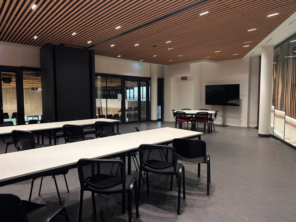 Salle de réunion - Polarys, la patinoire du Douaisis - Sin-le-Noble - Nord - France (c)Polarys-VertMarine (5)